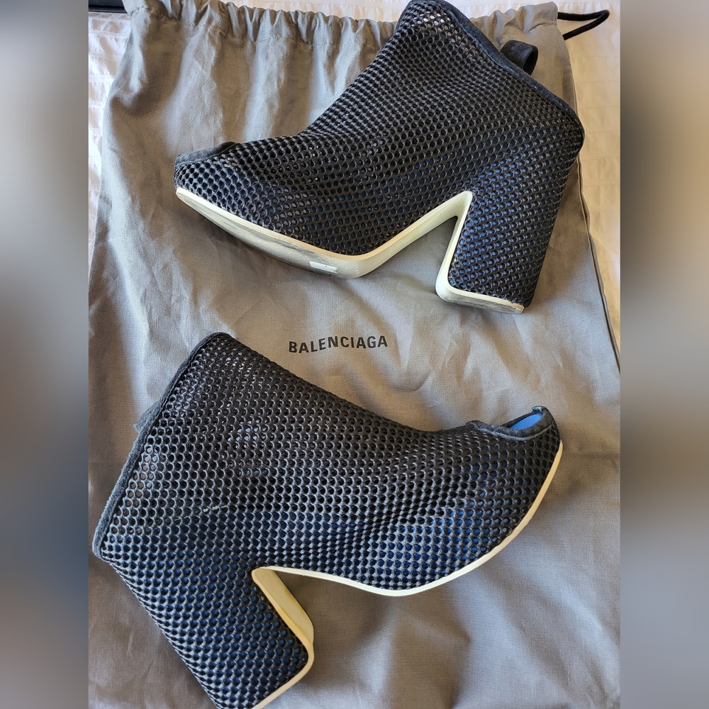 Balenciaga chunky heel size 9